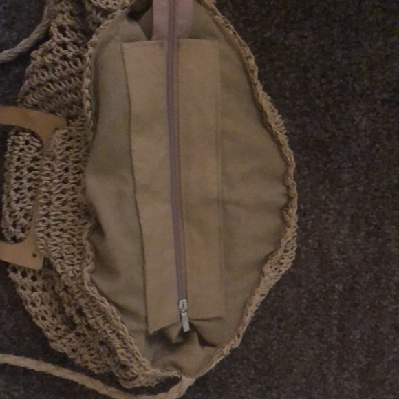 Woven purse, wooden handles - Picture 6 of 6